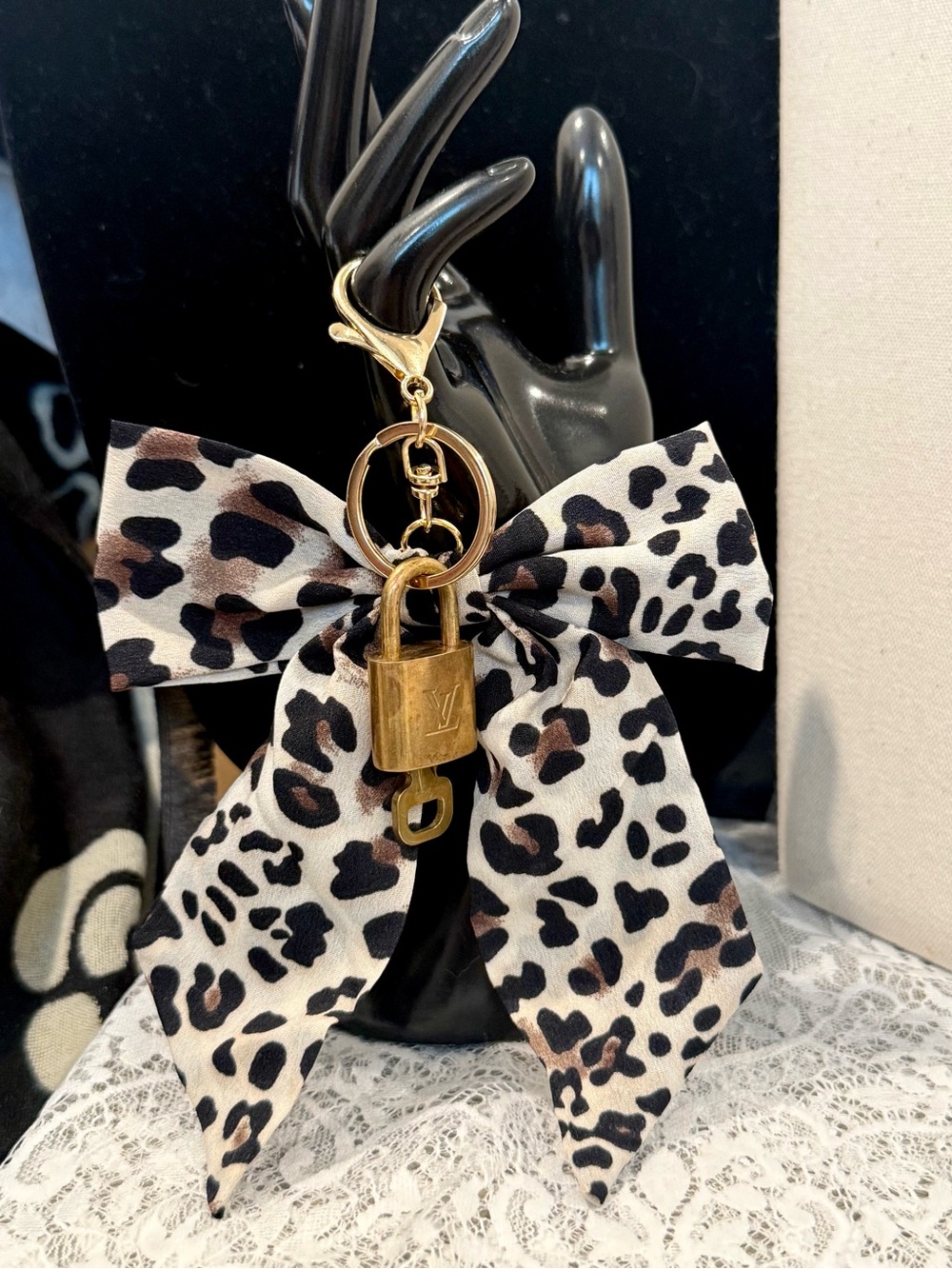 Louis Vuitton lock and key 306 w/ leopard keychain